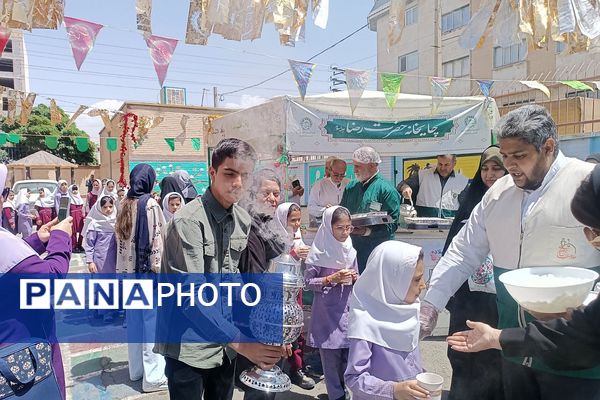 مراسم  پرچم گردانی  بارگاه حضرت علی بن موسی‌الرضا (ع) در مدرسه باهنر ملارد به مناسبت دهه کرامت