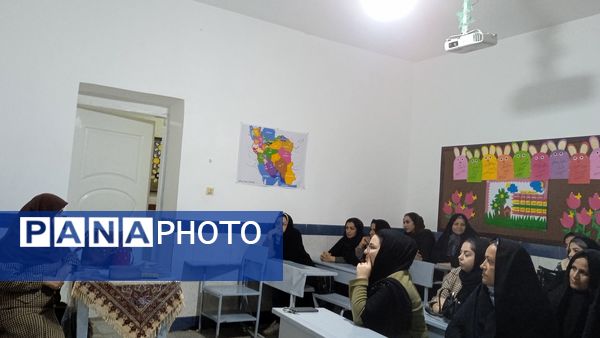 جلسه انجمن اولیا و ارائه کارنامه های هشدار به والدین در مدرسه شهید نجفی فدافن