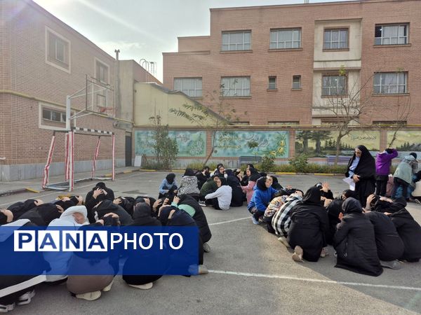 مانور سراسری زلزله در دبیرستان اعطایی ناحیه ۳ مشهد