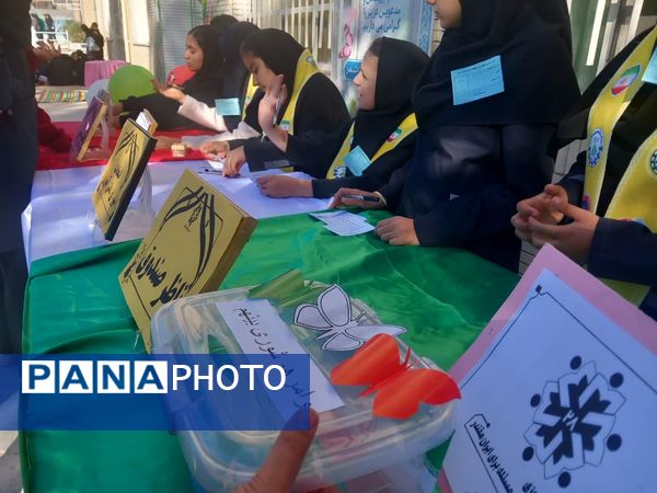 انتخابات شورای دانش آموزی در دبیرستان دخترانه فرهیختگان 