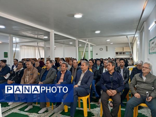 جلسه انجمن اولیا و مربیان تخصصی پایه های دهم دبیرستان نمونه آیت الله خامنه ای برگزار شد