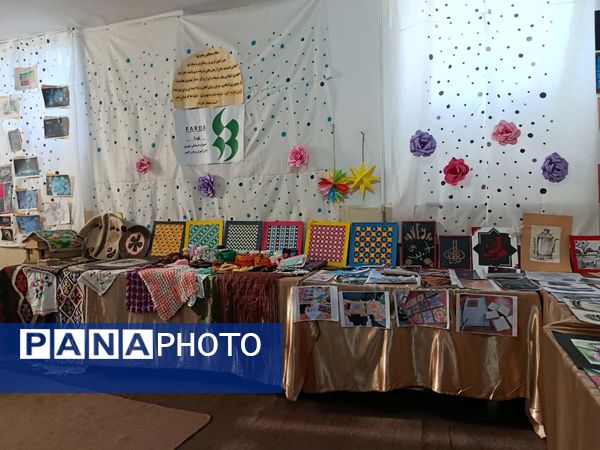 نمایشگاه ماها در دبیرستان فرزانگان