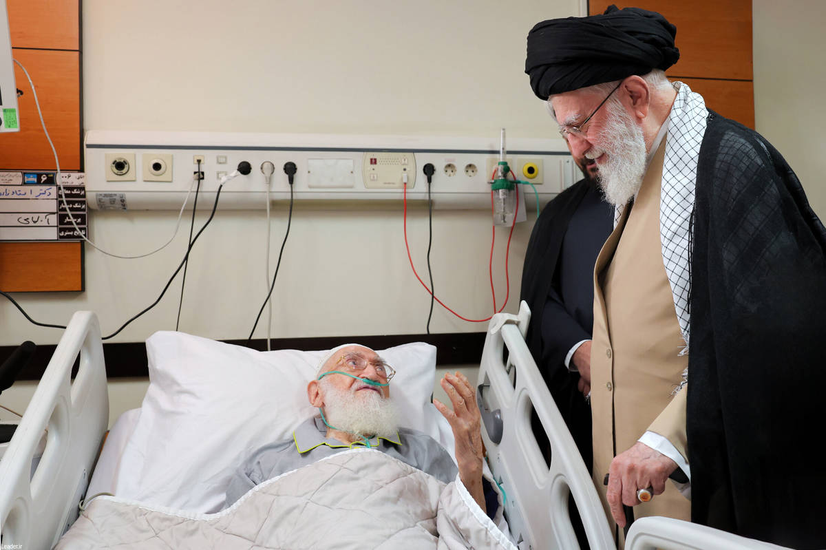 رهبر انقلاب از حضرت آیتالله نوری همدانی عیادت کردند