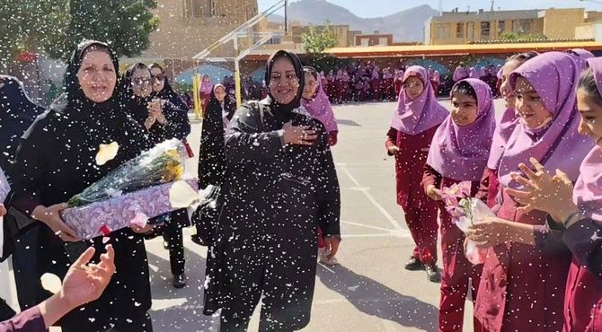 تقدیر از بازنشستگان دبستان دخترانه حکیم نصرالله شهرضا