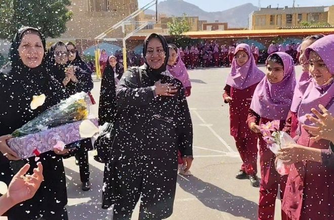 تقدیر از بازنشستگان دبستان دخترانه حکیم نصرالله شهرضا