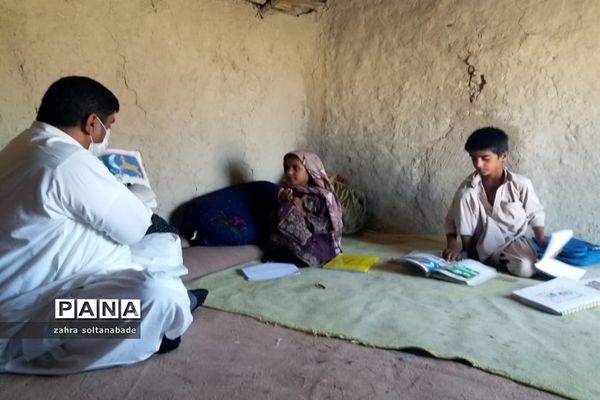 آموزش خانه‌به‌خانه دانش آموزان مناطق محروم جنوب سیستان و بلوچستان