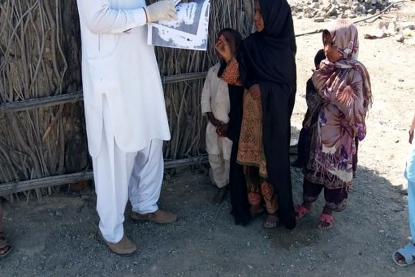 آموزش خانه‌به‌خانه دانش آموزان مناطق محروم جنوب سیستان و بلوچستان