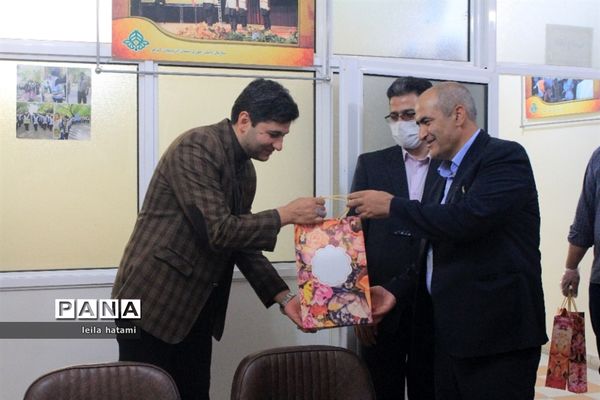 دیدار مدیرکل آموزش و پرورش آذربایجان شرقی با همکاران سازمان دانش آموزی استان