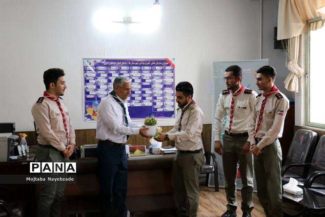 دیدار روسای سابق و فعلی، کارشناسان و دانش‌آموزان سازمان دانش‌آموزی نواحی مشهد با مدیرسازمان و تبریک سالروز تاسیس این نهاد