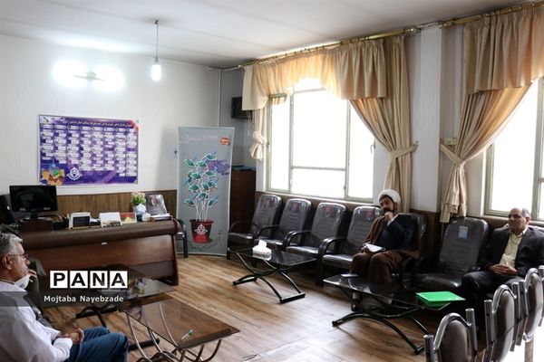 دیدار روسای سابق و فعلی، کارشناسان و دانش‌آموزان سازمان دانش‌آموزی نواحی مشهد با مدیرسازمان و تبریک سالروز تاسیس این نهاد