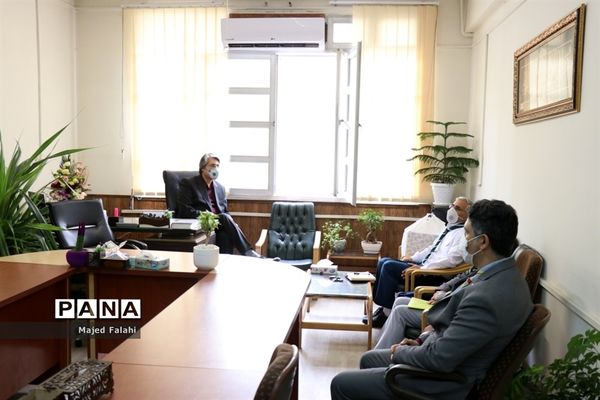 دیدار مدیر، کارکنان و دانش آموزان سازمان دانش آموزی خراسان رضوی با معاون پرورشی و فرهنگی استان