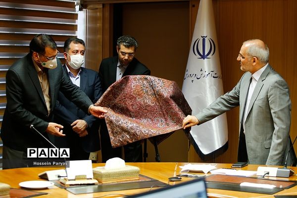 نشست هیات امنای سازمان دانش‌آموزی با حضور وزیر آموزش و پرورش
