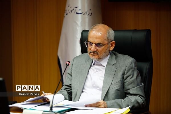 نشست هیات امنای سازمان دانش‌آموزی با حضور وزیر آموزش و پرورش