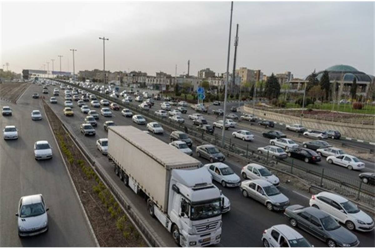 ترافیک در محورهای ورودی تهران سنگین است