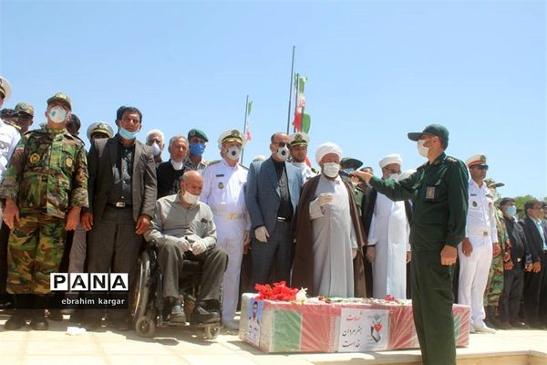 تشییع ناوبان یکم شهید اسماعیل پور خسرو از شهدای ناو کُنارک در شهرستان داراب -2