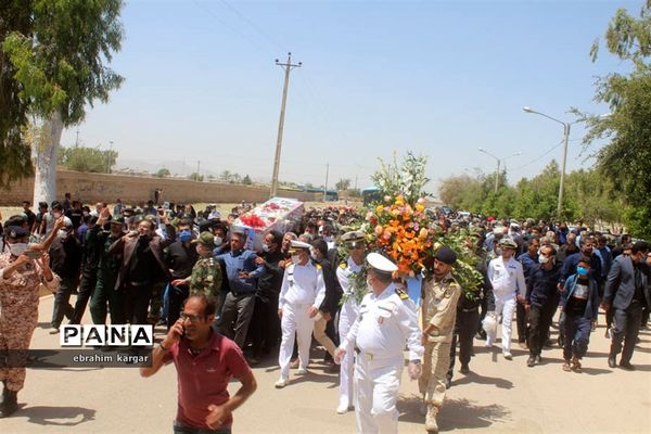 تشییع ناوبان یکم شهید اسماعیل پور خسرو از شهدای ناو کُنارک در شهرستان داراب -2