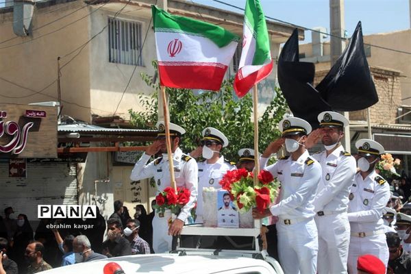 تشییع ناوبان یکم شهید اسماعیل پور خسرو از شهدای ناو کُنارک در شهرستان داراب -2