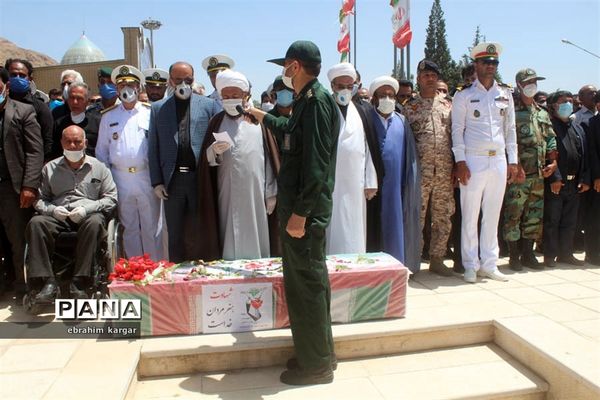 تشییع ناوبان یکم شهید اسماعیل پور خسرو از شهدای ناو کُنارک در شهرستان داراب -2