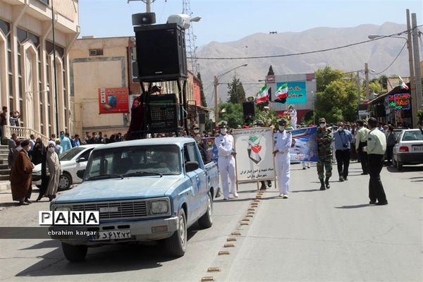 تشییع ناوبان یکم شهید اسماعیل پور خسرو از شهدای ناو کُنارک در شهرستان داراب -2