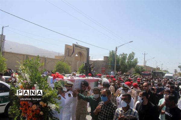 تشییع ناوبان یکم شهید اسماعیل پور خسرو از شهدای ناو کُنارک در شهرستان داراب -2