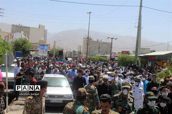 تشییع ناوبان یکم شهید اسماعیل پور خسرو از شهدای ناو کُنارک در شهرستان داراب -2