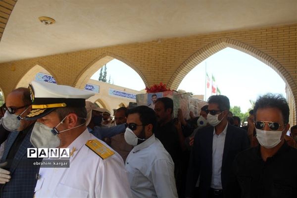 تشییع ناوبان یکم شهید اسماعیل پور خسرو از شهدای ناو کُنارک در شهرستان داراب -2
