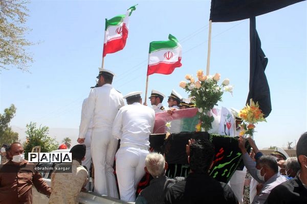 تشییع ناوبان یکم شهید اسماعیل پور خسرو از شهدای ناو کُنارک در شهرستان داراب -2