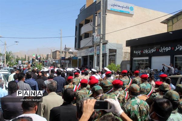 تشییع ناوبان یکم شهید اسماعیل پور خسرو از شهدای ناو کُنارک در شهرستان داراب -2