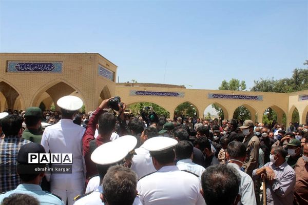 تشییع ناوبان یکم شهید اسماعیل پور خسرو از شهدای ناو کُنارک در شهرستان داراب -2