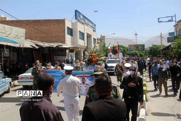 تشییع ناوبان یکم شهید اسماعیل پور خسرو از شهدای ناو کُنارک در شهرستان داراب -2