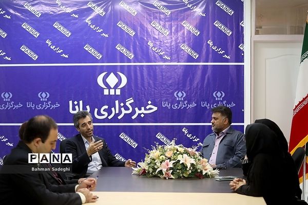 بازدید جمعی از مسئولان ذوب آهن اصفهان از خبرگزاری پانا