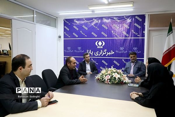 بازدید جمعی از مسئولان ذوب آهن اصفهان از خبرگزاری پانا