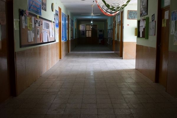 حضور دانش‌آموزان و معلمان در مدارس در روزهای کرونایی گله‌دار