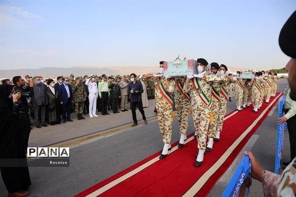 استقبال از شهدای ناوچه کنارک در شیراز