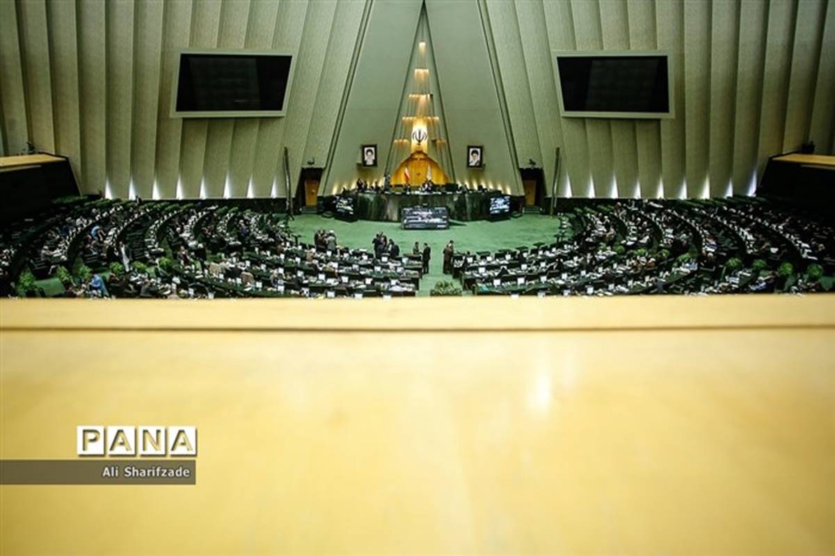 آغاز به کار رسمی مجلس شورای اسلامی؛ هیات رئیسه سنی انتخاب شدند