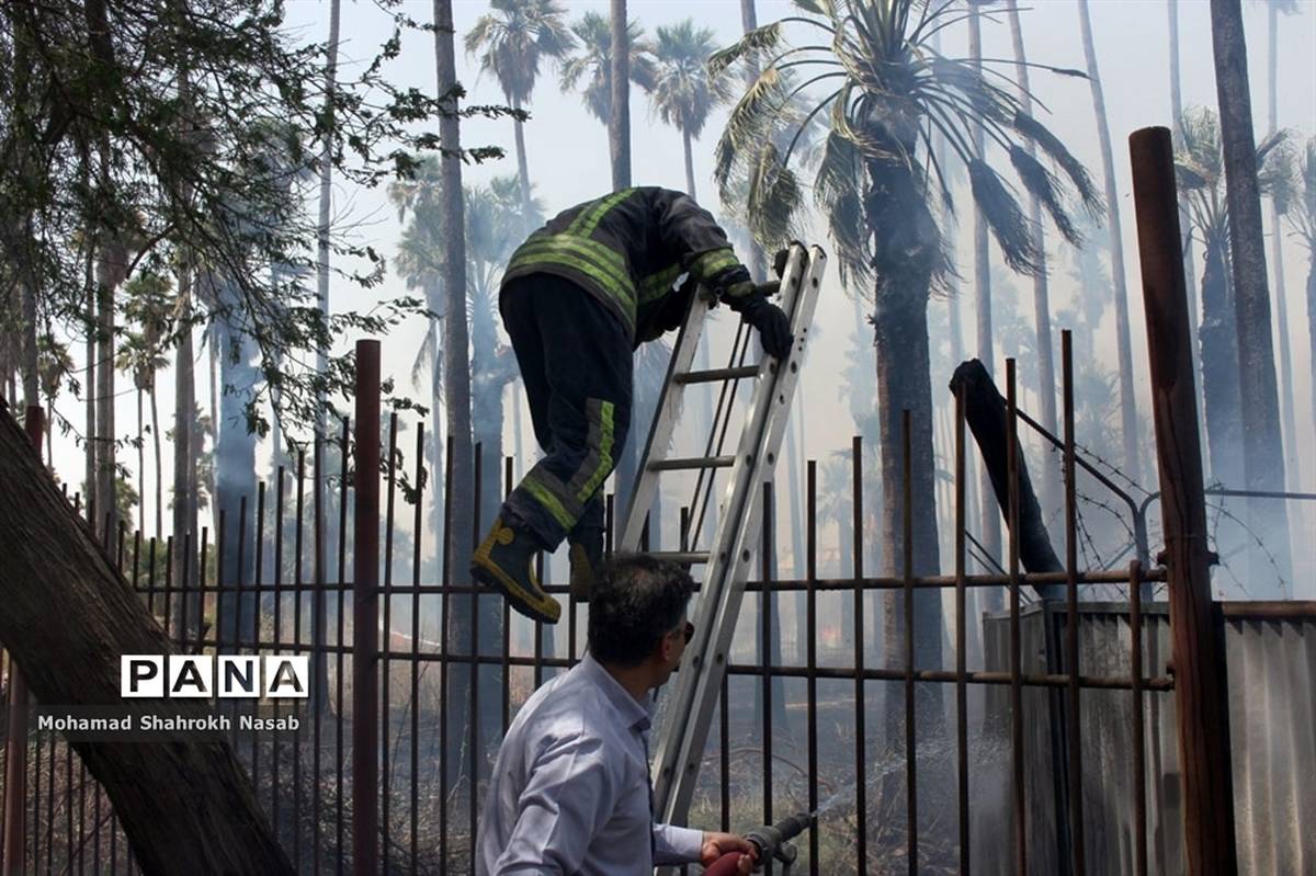 آتش سوزی در محوطه کارگاهی مترو و بخشی از پارک حجاب اهواز