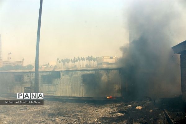 آتش سوزی در محوطه کارگاهی مترو و بخشی از پارک حجاب اهواز