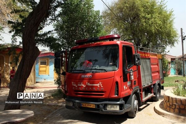 آتش سوزی در محوطه کارگاهی مترو و بخشی از پارک حجاب اهواز