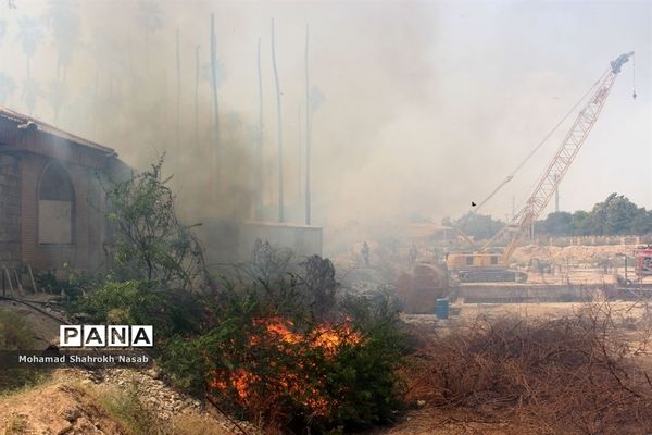 آتش سوزی در محوطه کارگاهی مترو و بخشی از پارک حجاب اهواز