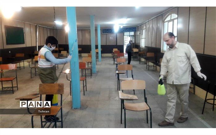 ضدعفونی کردن حوزه های امتحانات نهایی توسط بسیجیان منطقه ۱۱
