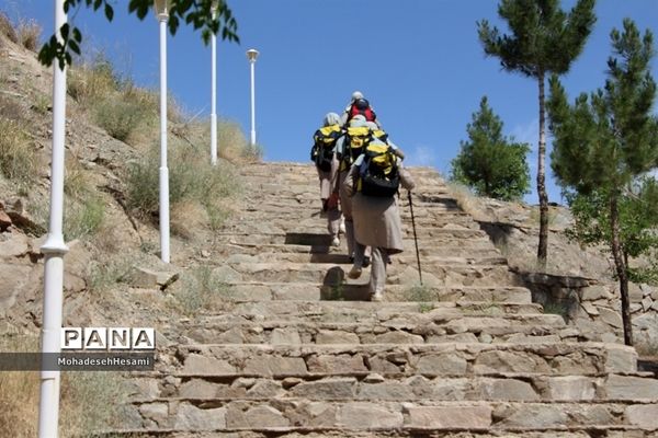 تولید محتوای آموزش کوهنوردی در اردوی یک روزه سازمان دانش آموزی