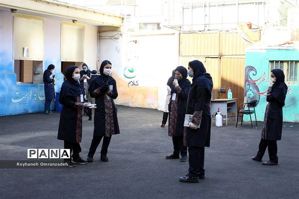 برگزاری امتحانات میان پایه در مدرسه متوسطه اول مکتب الزهرا