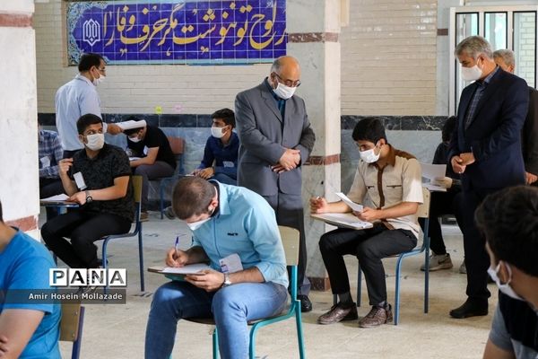 بازدید مدیرکل آموزش و پرورش آذربایجان غربى از نحوه برگزارى امتحانات نهایى