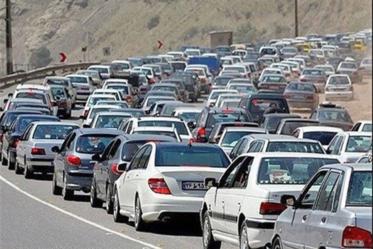 ترافیک در دو جاده هراز و آزادراه کرج-تهران سنگین است