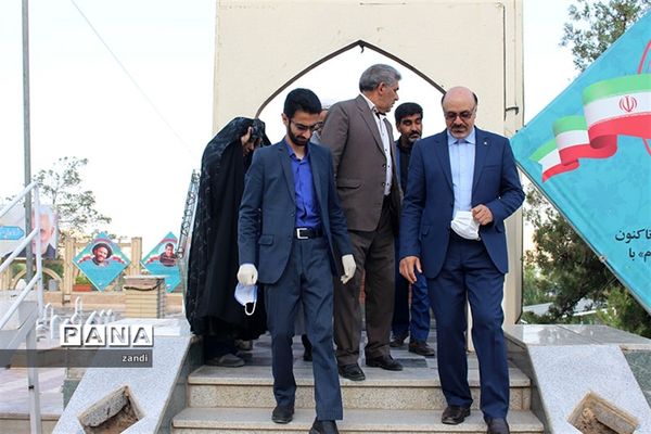 حضور مشاورمعاون پرورشی وزارت آموزش وپرورش در گلزاری شهدای کرمان