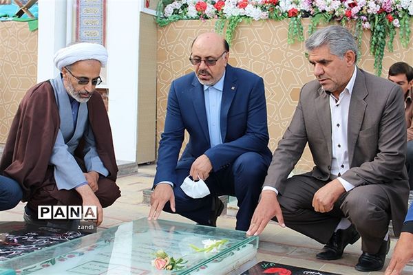 حضور مشاورمعاون پرورشی وزارت آموزش وپرورش در گلزاری شهدای کرمان