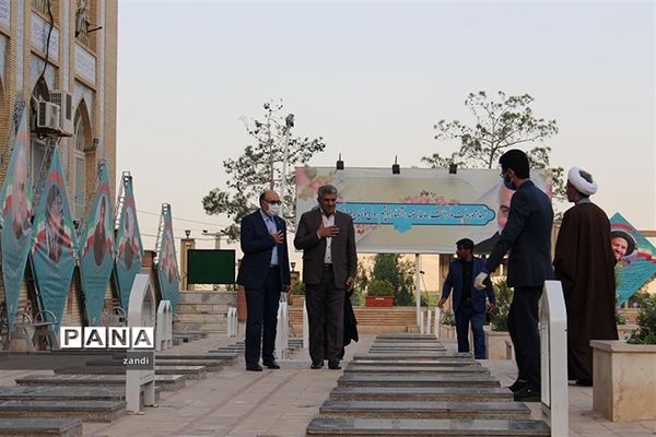 حضور مشاورمعاون پرورشی وزارت آموزش وپرورش در گلزاری شهدای کرمان