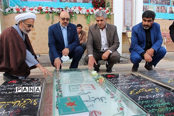 حضور مشاورمعاون پرورشی وزارت آموزش وپرورش در گلزاری شهدای کرمان