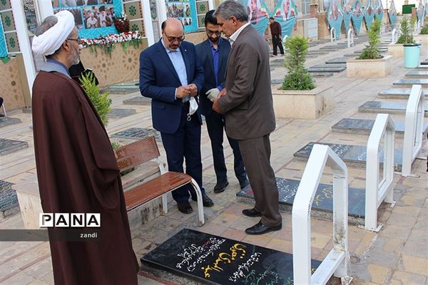 حضور مشاورمعاون پرورشی وزارت آموزش وپرورش در گلزاری شهدای کرمان
