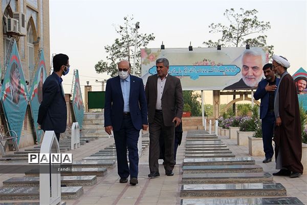 حضور مشاورمعاون پرورشی وزارت آموزش وپرورش در گلزاری شهدای کرمان